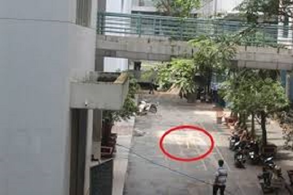 Học sinh giỏi lớp 9 nhảy lầu tự tử vì bị điểm kém