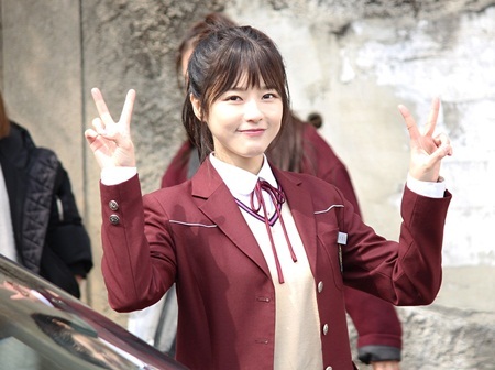 Gần 40 tuổi, nữ diễn viên xứ Hàn gây sốc khi vào vai nữ sinh cấp 3 cực ngọt