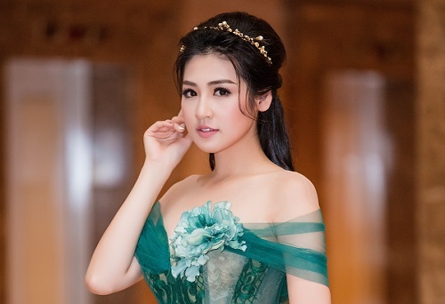 Tú Anh trở lại với guồng quay công việc tất bật sau khi xuất viện