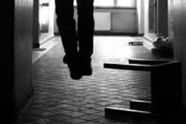 Phát hiện cụ ông tử vong trong tư thế treo cổ tại ngôi nhà khóa kín