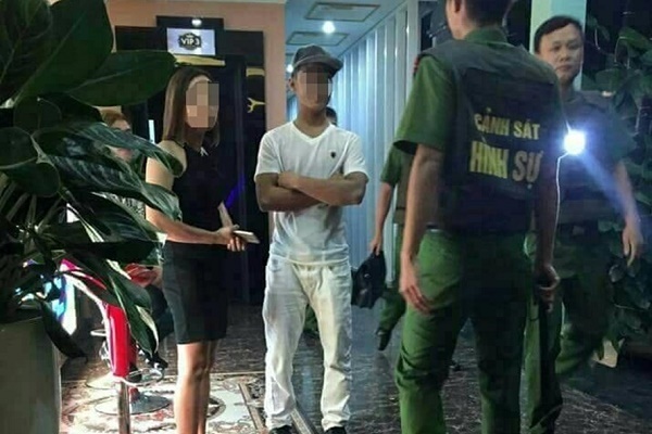 Đột kích quán karaoke Phố Núi, phát hiện hàng loạt dân chơi đang 