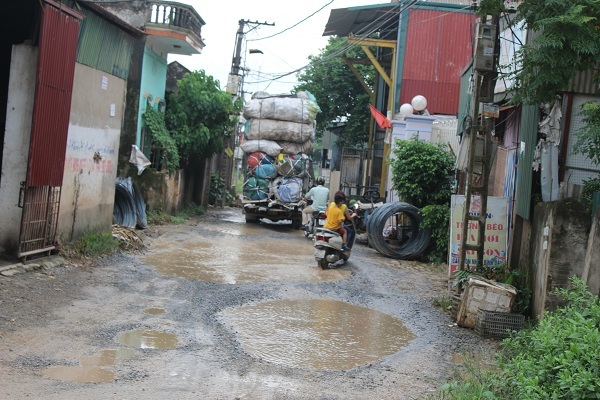 Dân Khánh Hà, Thường Tín đi đường như đóng phim hành động