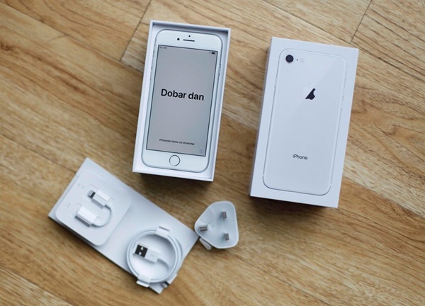 NÓNG: iPhone 8 đã xuất hiện tại Việt Nam, giá