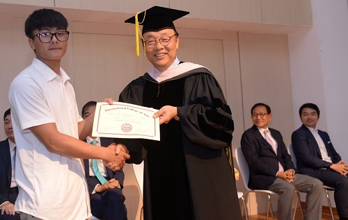 Hiệu trưởng đến từ Hàn Quốc: 