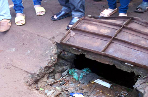 Nữ sinh lớp 11 bị cuốn vào miệng cống mất tích