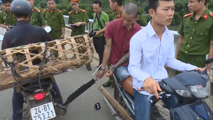 9X cụt chân cùng đồng bọn vác kiếm đi cướp