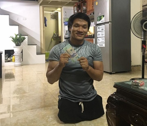 Chuyện xúc động về người đàn ông thiếu đôi chân