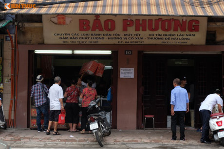 Không còn cảnh xếp hàng cả tiếng, tiệm bánh trung thu 