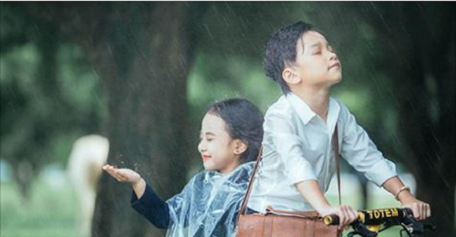 “Yêu không chịu nổi” với bộ ảnh cover “Em gái mưa” phiên bản nhí