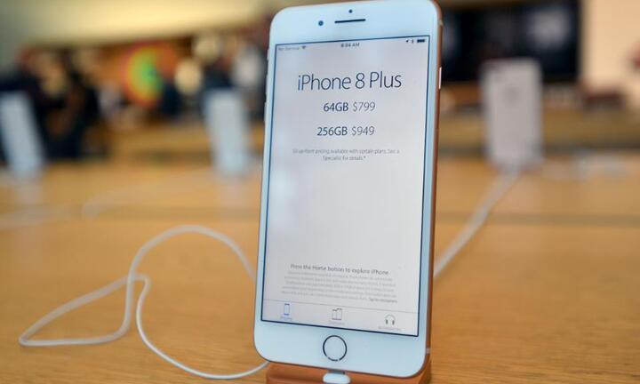 Vì sao iPhone 8 tại Việt Nam rẻ hơn Singapore?