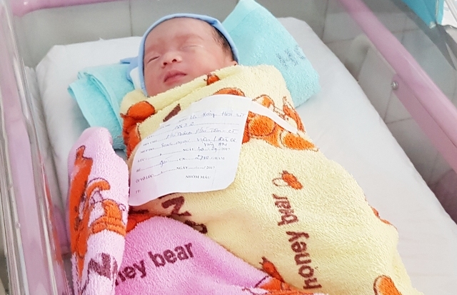 Sản phụ Sóc Trăng sinh con ngay tại chốt đèn đỏ giao thông