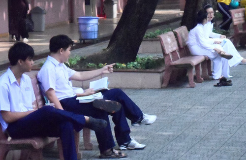 Nội quy có thật 100%, trường học cấm nam, nữ ngồi gần nhau