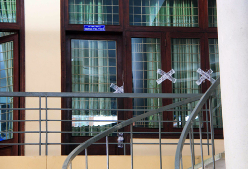 Tạm giữ hình sự Trưởng phòng thanh tra Cục thuế nhận tiền hối lộ