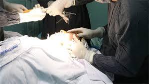 Vỡ mộng mỹ nhân vì tin tiến sĩ thẩm mỹ