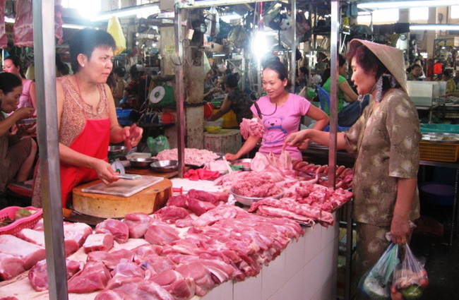 Sau vụ heo bị tiêm thuốc an thần, người tiêu dùng e ngại khiến giá thịt giảm mạnh