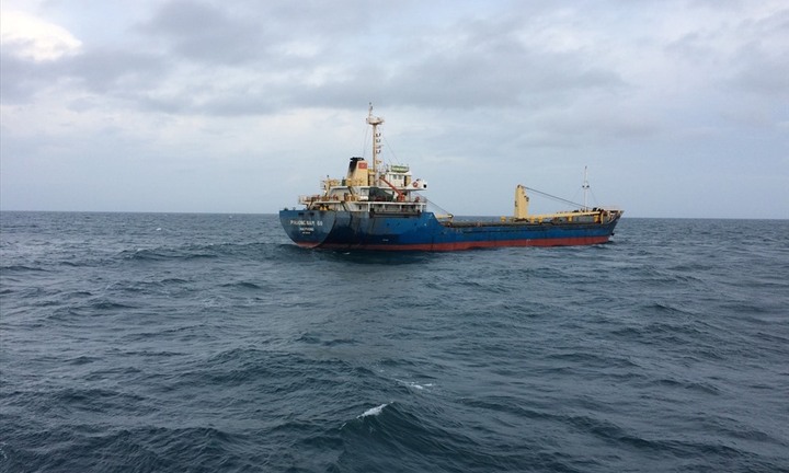 Cứu nạn kịp thời 15 thuyền viên, 3.800 tấn hàng