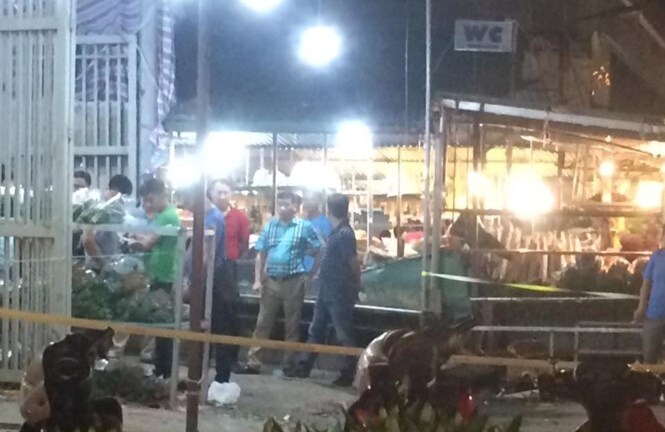 Hà Nội: Truy tìm đối tượng lạ mặt đâm gục thiếu niên 16 tuổi tại chợ hoa