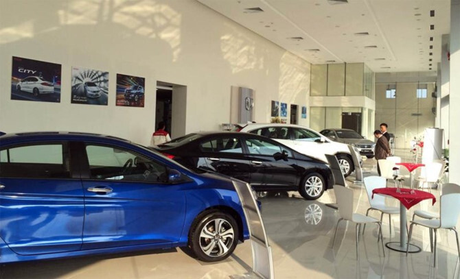 Chuyện lạ trên thị trường ô tô: Xe giảm giá liên tục, người Việt hờ hững