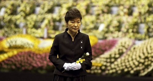 Bà Park Geun-hye bị nghi ngờ nói dối về thảm kịch chìm phà Sewol