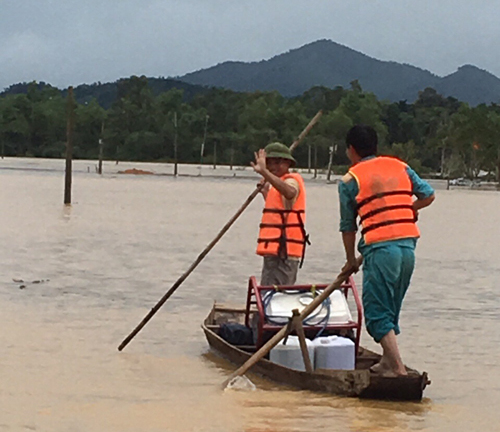 Miền Trung:Nước dâng cao, sẵn sàng ứng phó tràn đê, xả lũ