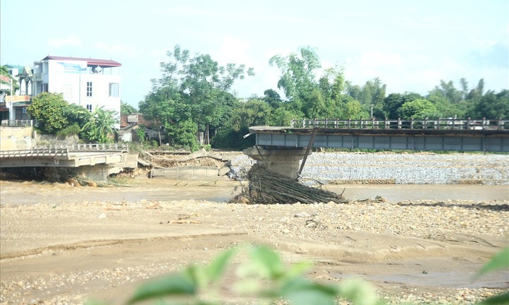 Vụ sập cầu ở Yên Bái: Đã tìm thấy thi thể phóng viên bị lũ cuốn trôi gần 100 km