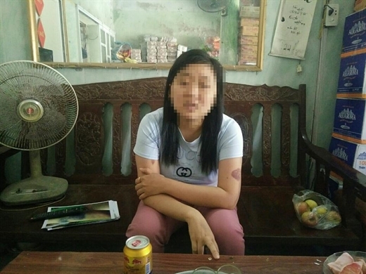 Xác minh thông tin bố đẻ dùng gạch đánh con gái nhập viện
