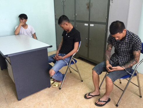 Nhóm thanh niên dàn cảnh, dụ xe ôm ra nghĩa trang cướp tài sản