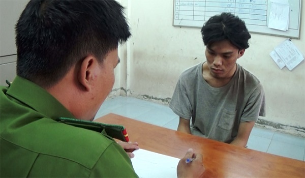 9X cầm kíp nổ giả xông vào ngân hàng cướp tiền