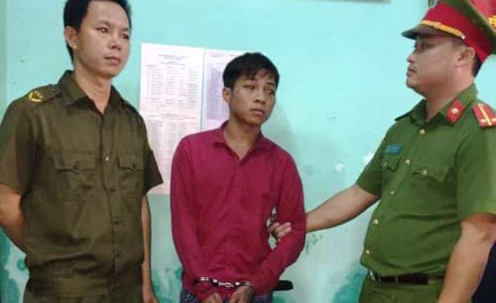 Nhận nhầm đối thủ, gã trai vung dao chém người trong quán game