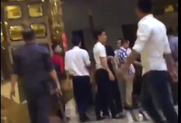 Mất điện thoại tại karaoke, nhóm thanh niên cầm hung khí đánh nhân viên