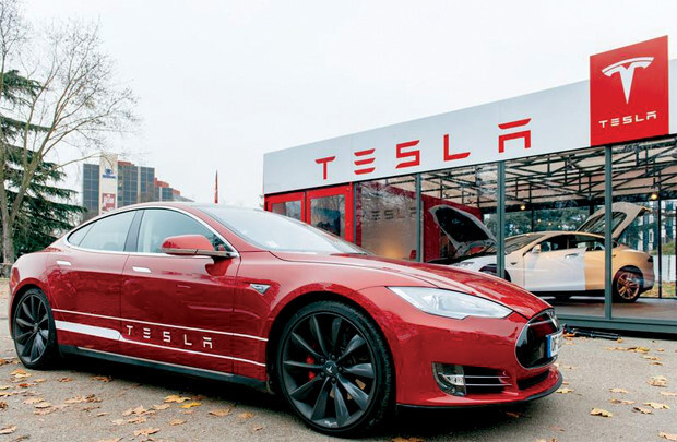 Tesla Motors sa thải hàng trăm nhân viên vì không đạt doanh số sản xuất