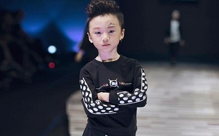 Chào đời chỉ hơn 1kg, hành trình trở thành mẫu nhí của cậu bé 6 tuổi tạo nên điều kì diệu