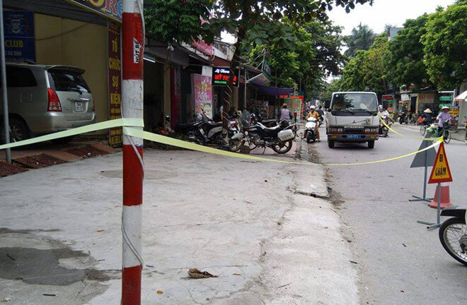 Camera ghi hình thanh niên đâm bạn tử vong ngay trước quán karaoke