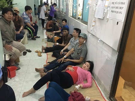 Sau bữa ăn chiều, hàng trăm công nhân nhập viện nghi ngộ độc thực phẩm