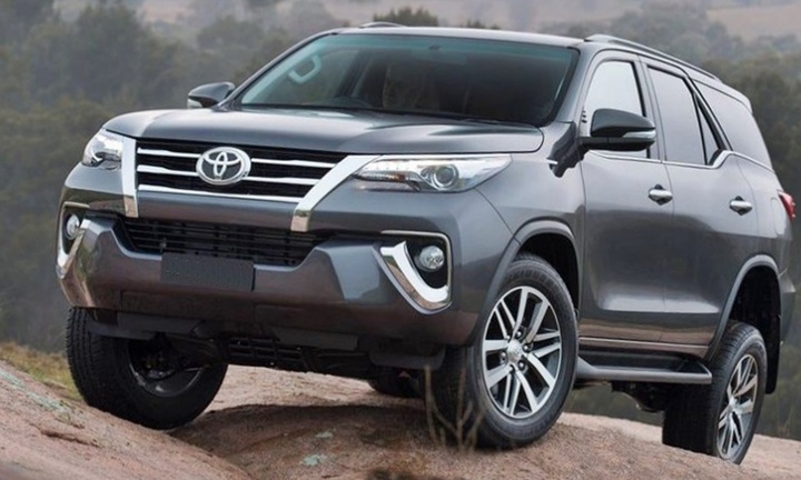 Doanh số sụt giảm, Toyota Fortuner 2018 giảm giá trăm triệu đồng tại Úc