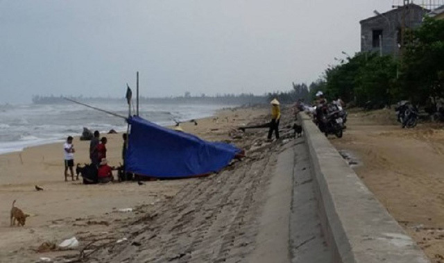 Lật thuyền đánh cá, một ngư dân Quảng Bình mất tích