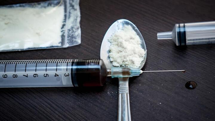 Cha của bé sơ sinh bán heroin trong phòng sản nhi