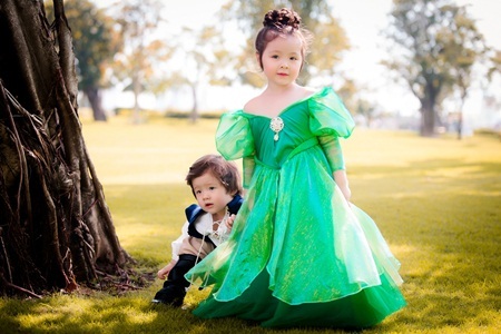 Elly Trần dành tặng thế giới cổ tích cho con nhân dịp lễ Haloween