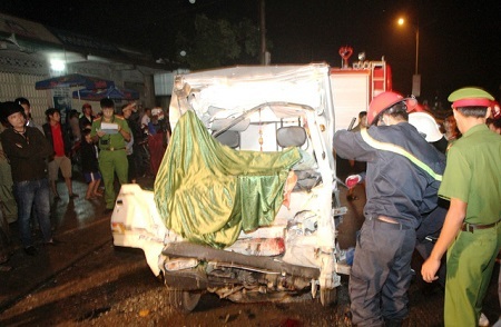 Tai nạn giao thông, thi thể tài xế mắc kẹt trong cabin
