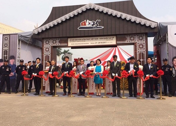 Hòa mình vào không gian lễ hội văn hóa và ẩm thực Hàn - Việt