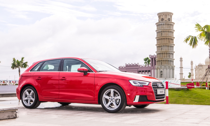 Công bố giá loạt xe hơi cao cấp đổ bộ về Việt Nam