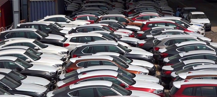 Cận cảnh hơn trăm xe BMW phơi mưa, nắng tại cảng Sài Gòn