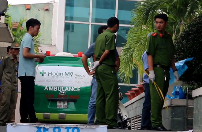 Côn đồ đâm chủ tiệm game, truy sát vào tận bệnh viện khiến nạn nhân tử vong