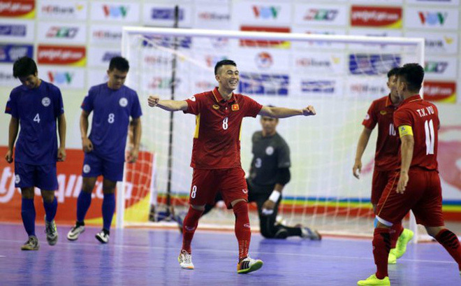 Đánh bại Indonesia trong cuộc rượt đuổi tỉ số nghẹt thở, Việt Nam đặt một chân vào bán kết