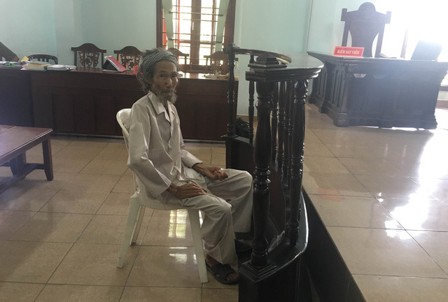 Cụ ông 84 tuổi bị con ruột đề nghị xử án tù vì mâu thuẫn đất đai