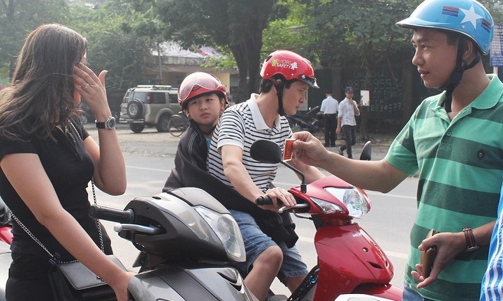 Kỷ luật nếu CSGT mặc thường phục ra chặn xe