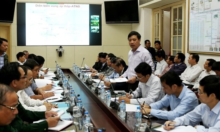 Họp khẩn ứng phó với 2 áp thấp nhiệt đới đang uy hiếp Nam Bộ