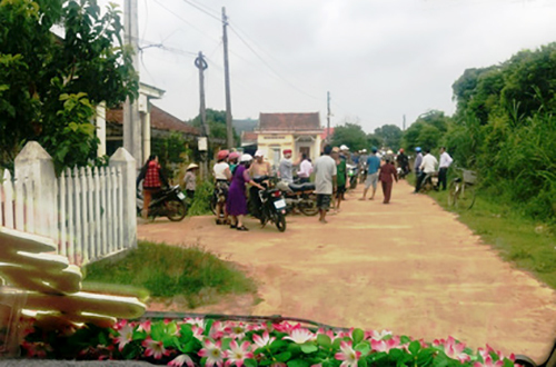 Vụ chặn xe đám cưới đòi tiền: Bất ngờ Chủ tịch xã xin lỗi thay Trưởng thôn?