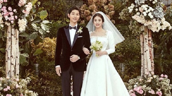Cặp đôi Song Hye Kyo-Song Joong Ki từ chối 13 triệu USD để quay trực tiếp 