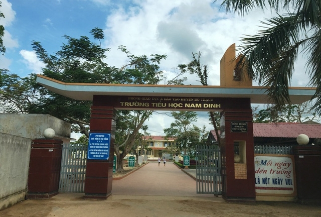 Thu hàng loạt khoản vô lý, nữ hiệu trưởng bị kỷ luật